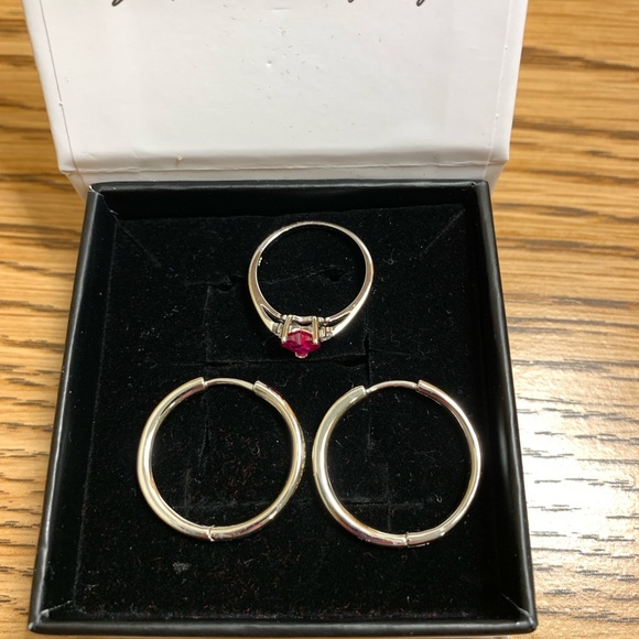 Set of Silver Hoop Earrings & Ring with Fuchsia Heart - Picture 5 of 11